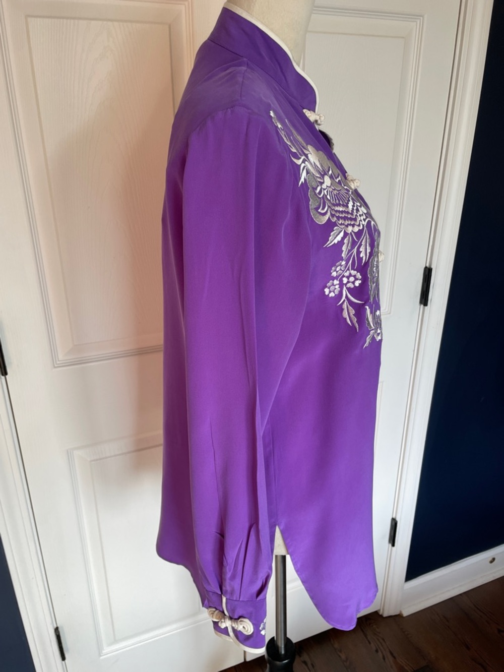 NWT Bob Mackie Purple Button-Down White Embroidered Floral Tunic Mandarin Collar - Picture 4 of 10